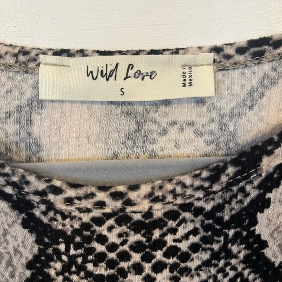 Snakeskin pattern, long sleeved shirt size S - Picture 3 of 3